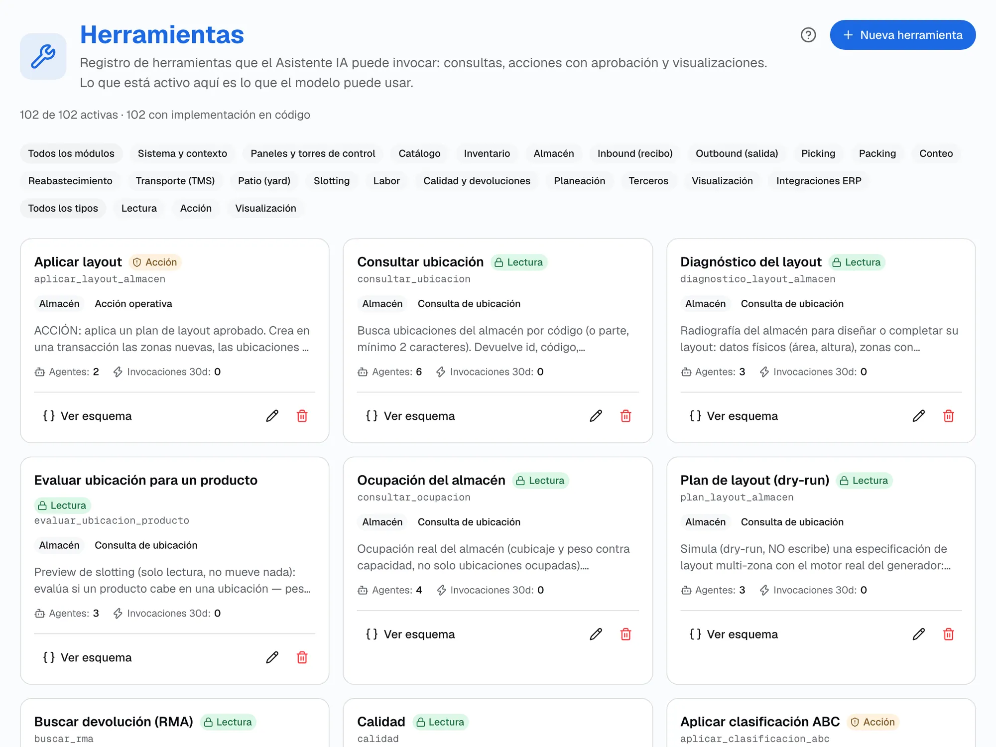 Pantalla Herramientas del asistente: herramientas activas, filtros por módulo y por tipo de lectura, acción o visualización, y las tarjetas con sus invocaciones de 30 días