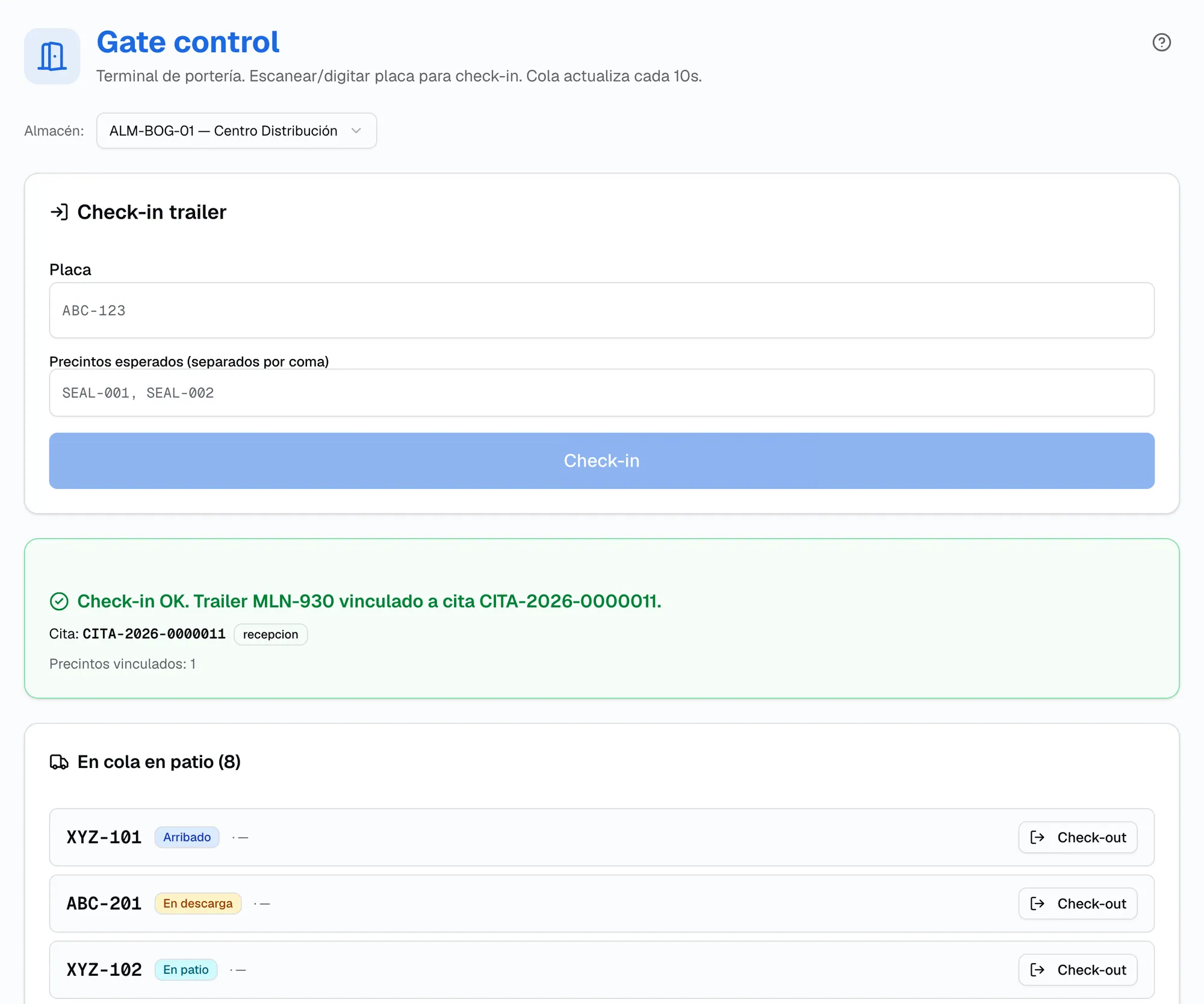 Gate control: formulario de check-in con placa y precintos esperados, resultado «Check-in OK» con la cita vinculada y la lista de trailers en cola en patio con Check-out