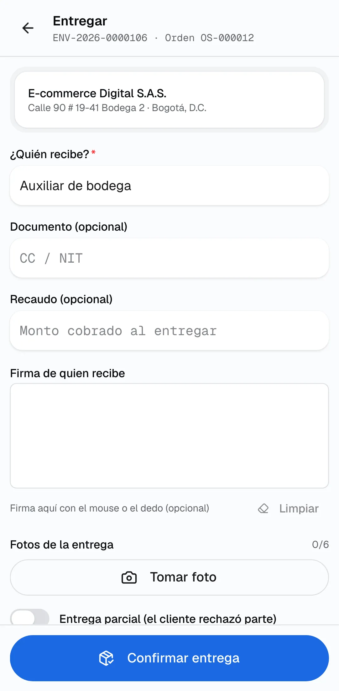 Pantalla Entregar del RF del conductor: quién recibe, documento y recaudo opcionales, recuadro de firma, botón Tomar foto, interruptor de entrega parcial y Confirmar entrega